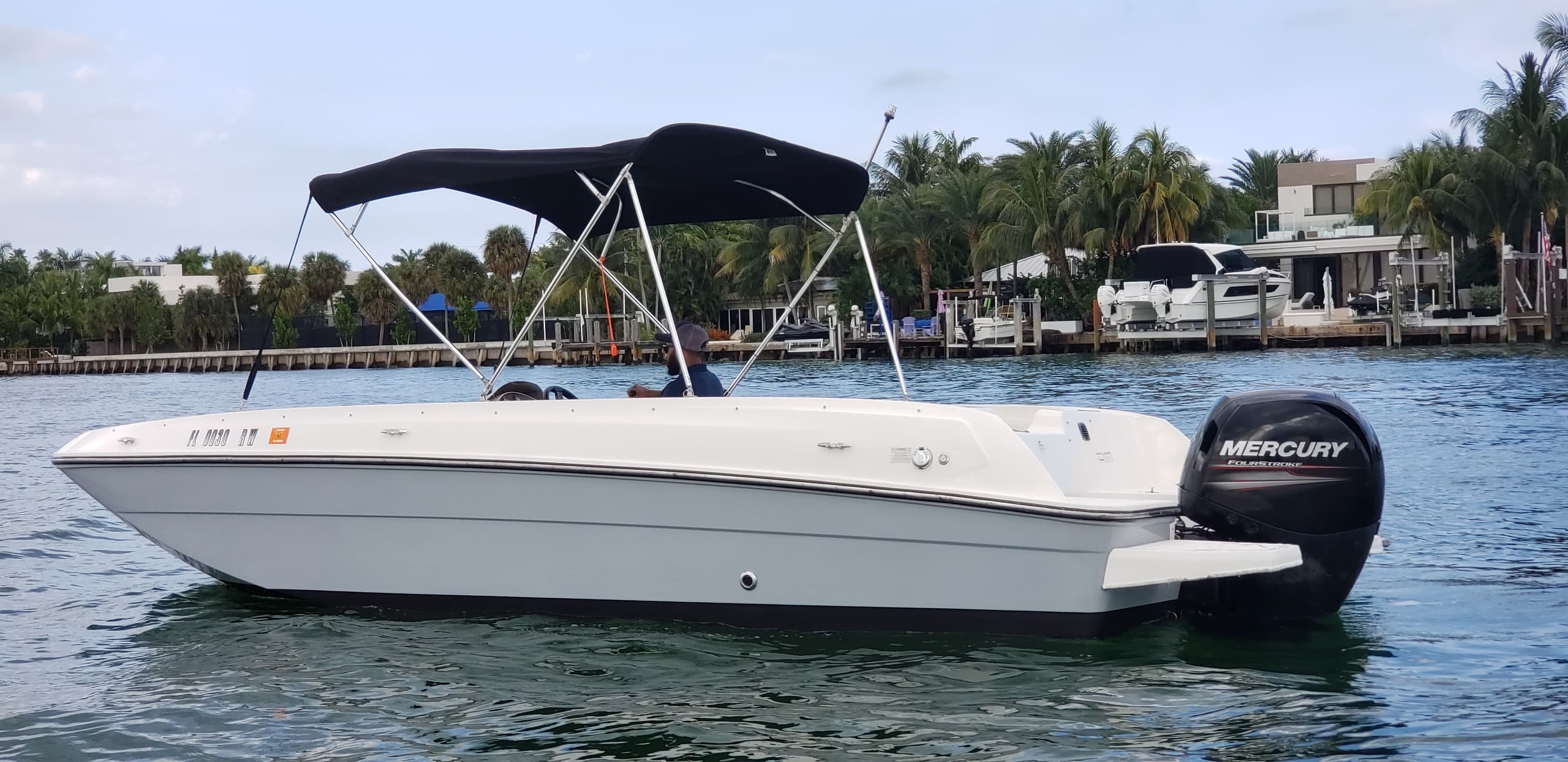 Discover Miami Bay: Private Boat Tour on the Bayliner Element 21