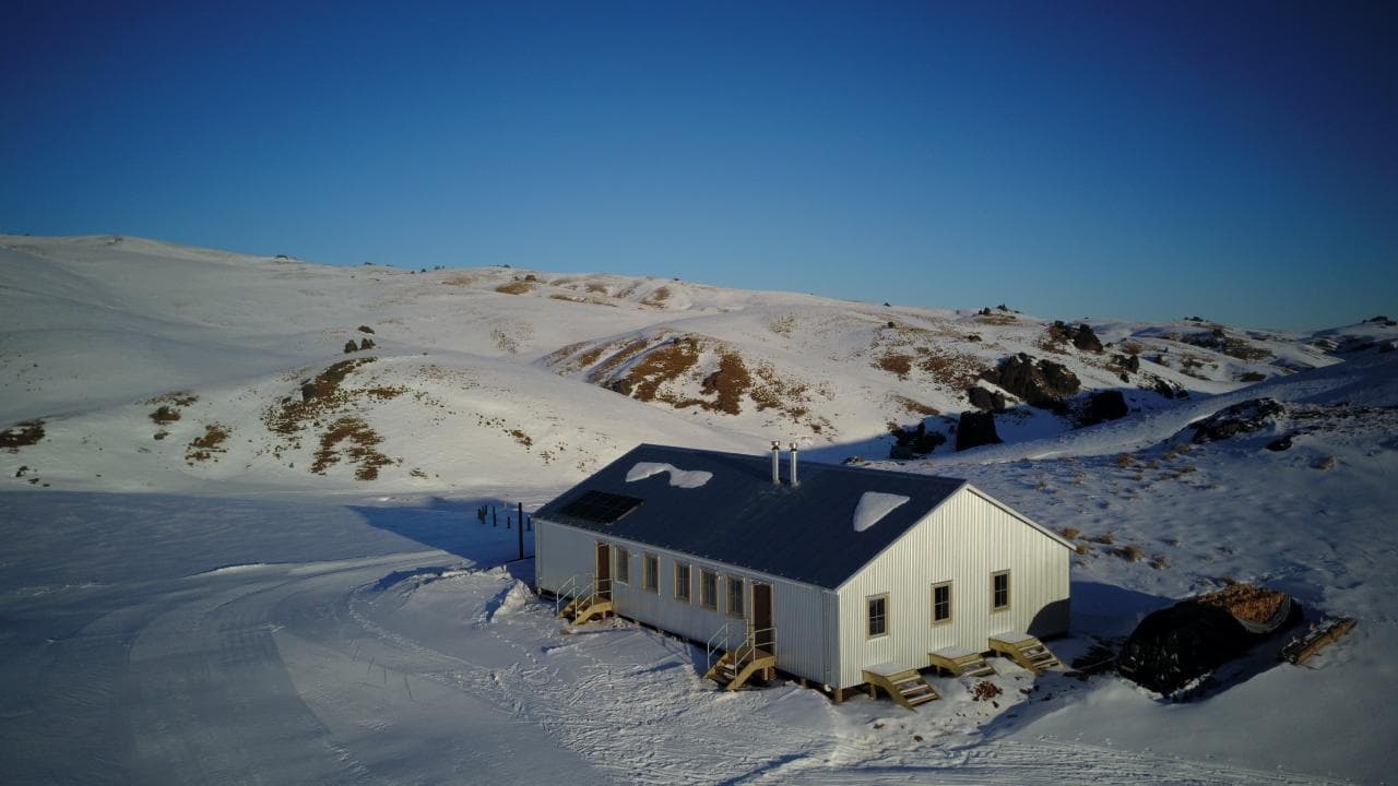Winter & Summer Outdoor Retreat at Snow Farm with Musterers Hut Bed