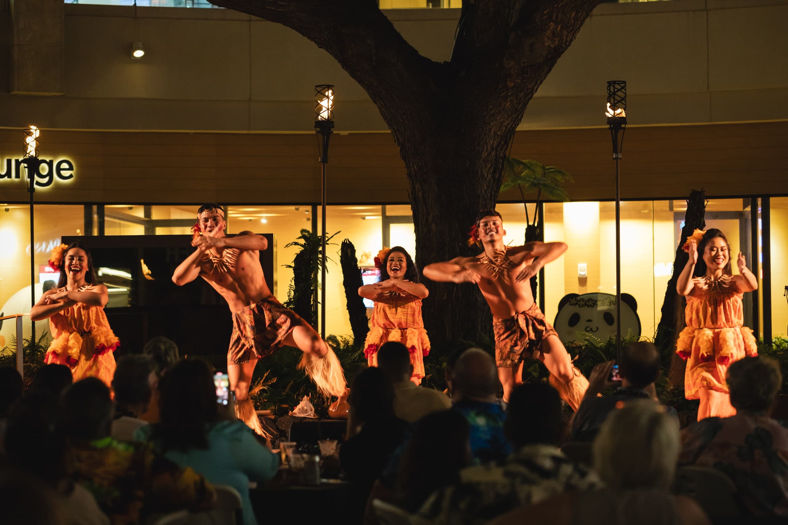 Queens Waikiki Luau fleet