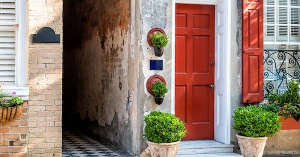 Charleston Walking History Tour with Sally Port History Tours