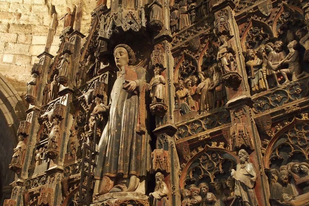 Inside Lleida's Sacred Heart: Guided Tour of Sant Llorenç and the Catedral Nueva