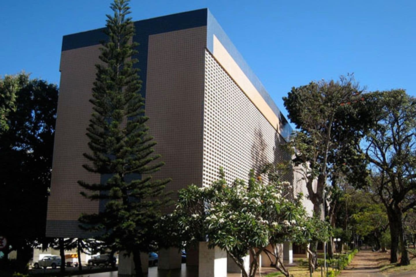 Architectours: Urban Design Tour of Brasília's Superquadras in Sarrià-Sant Gervasi