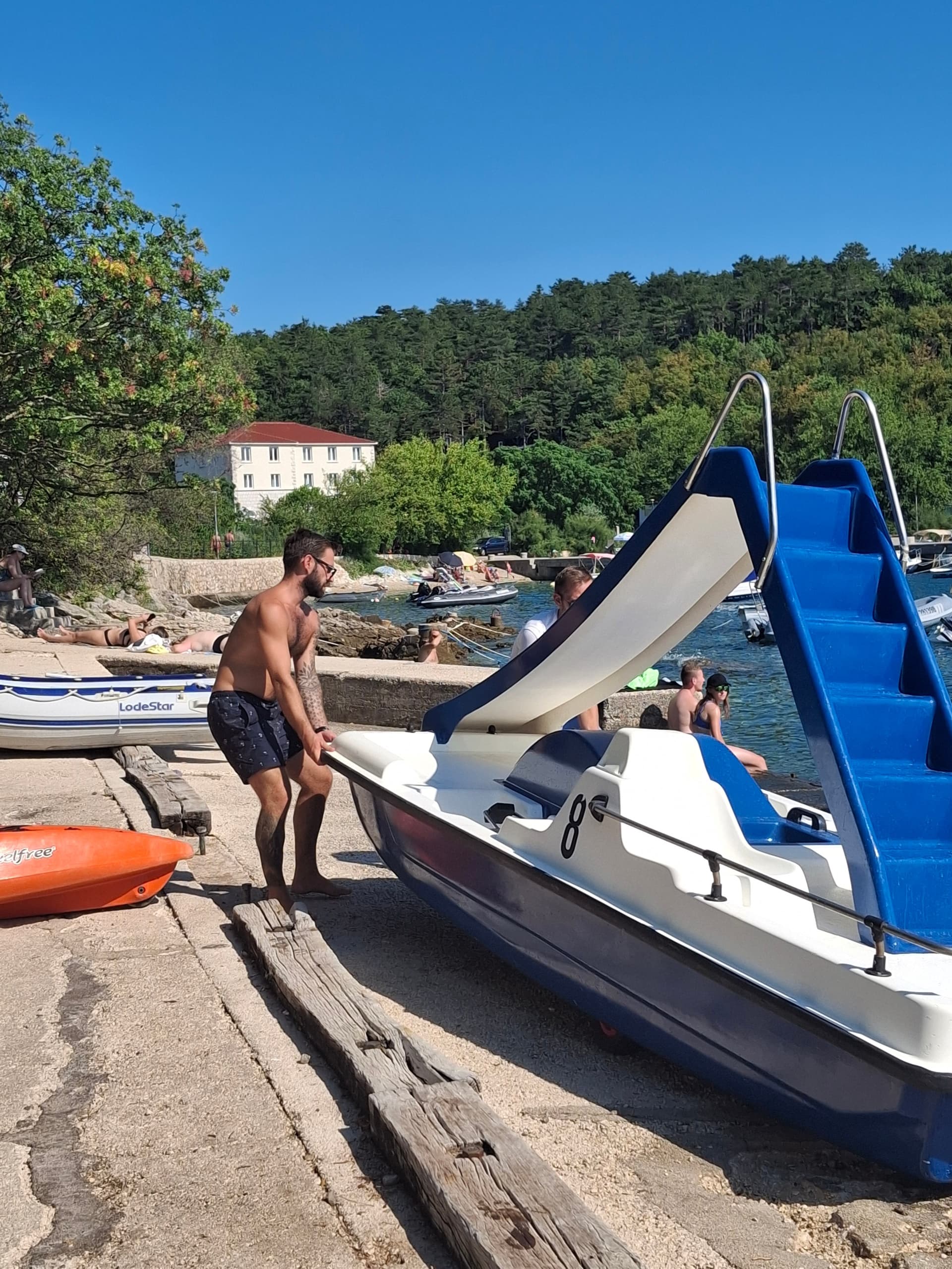 Selce Paddle & Pedal: 1-Hour Pedal Boat on the Kvarner Coast