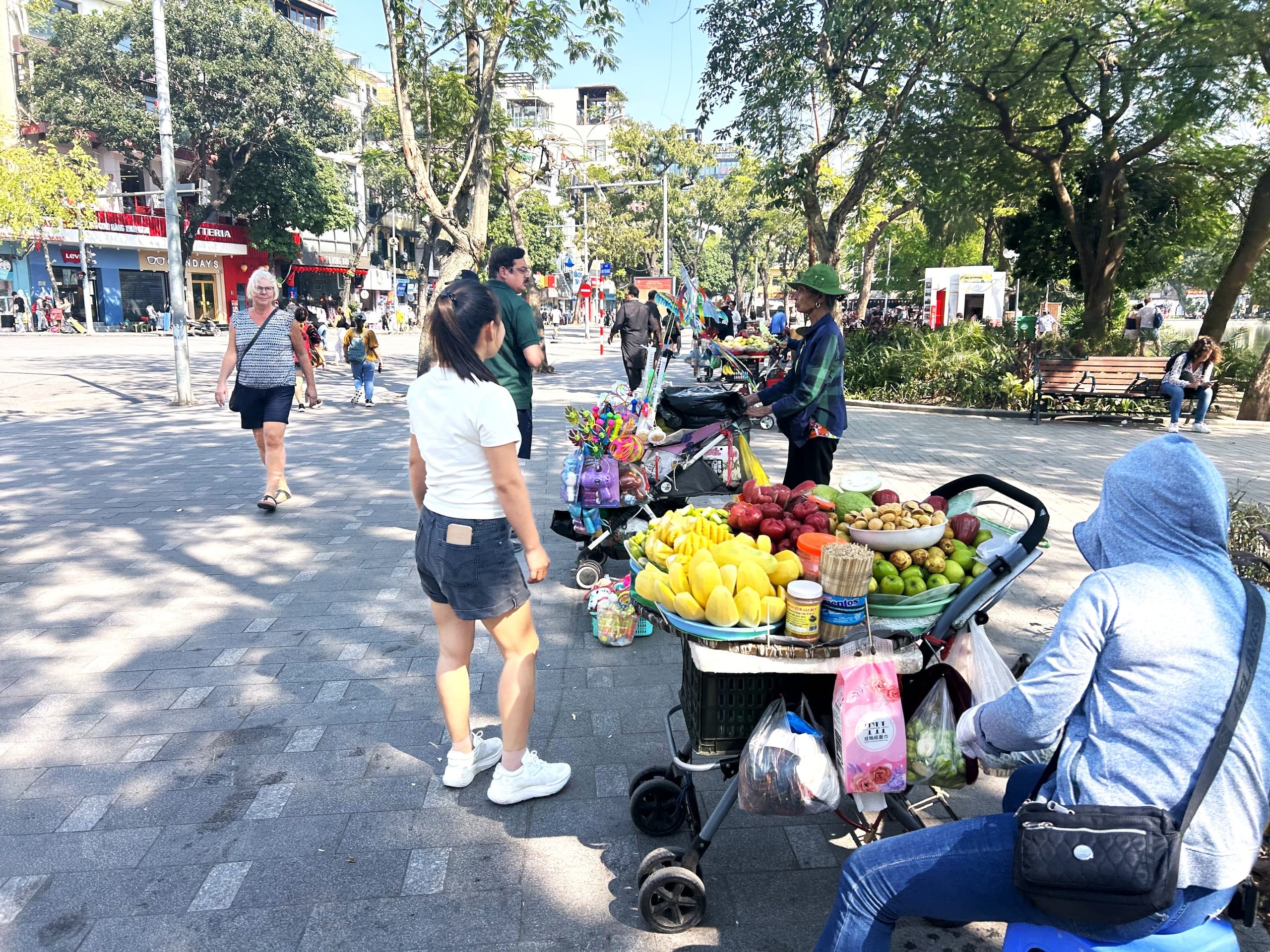 Hanoi Street Food Walk in the Old Quarter — Pho, Bún Chả & Egg Coffee photo 1