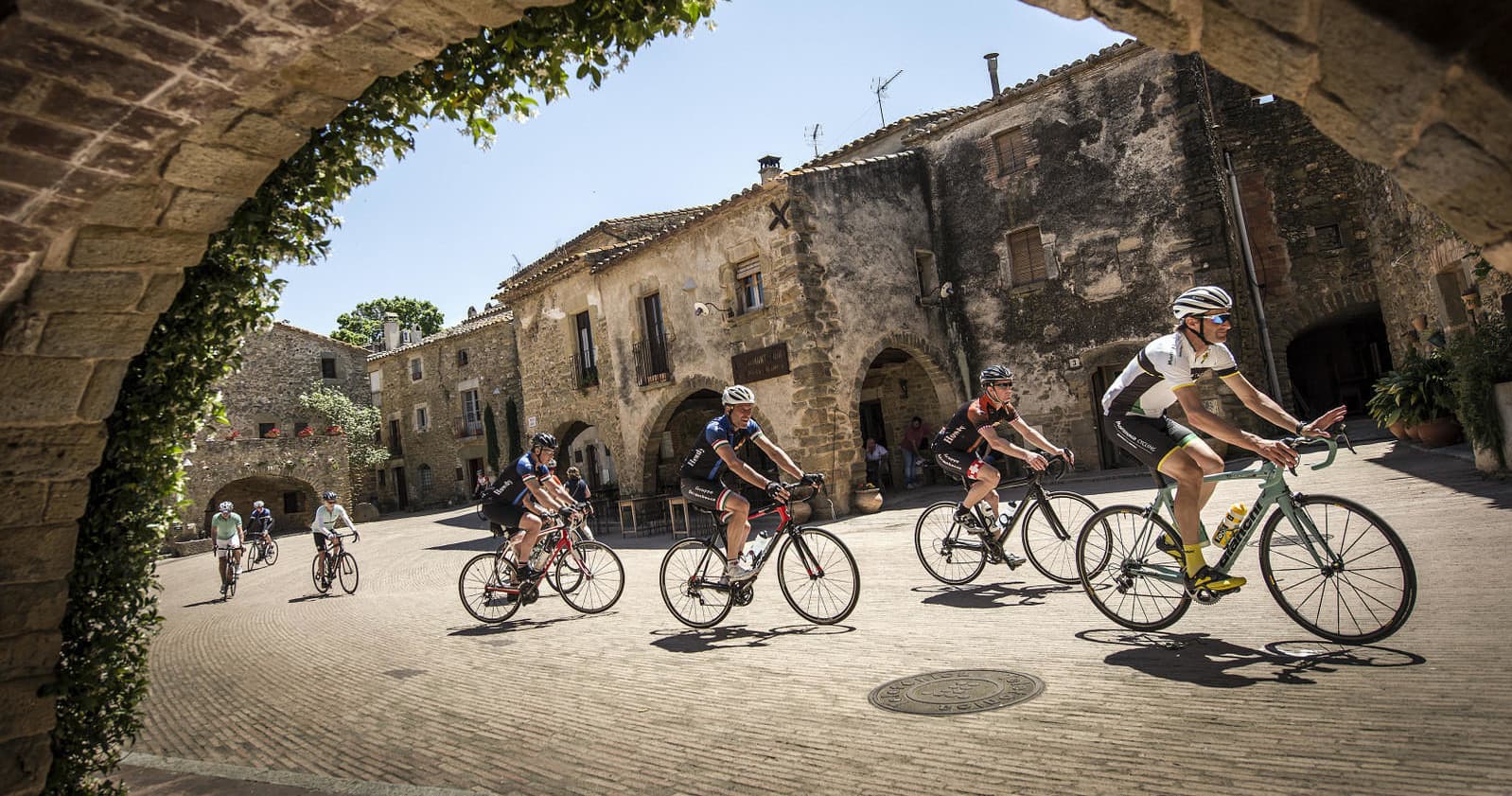 Girona Medieval Villages Tour with Montefusco Cycling