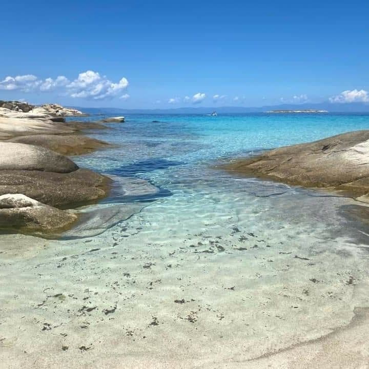 Skippered Cruise to Diaporos Island — 2- and 4-Hour Aegean Boat Tours
