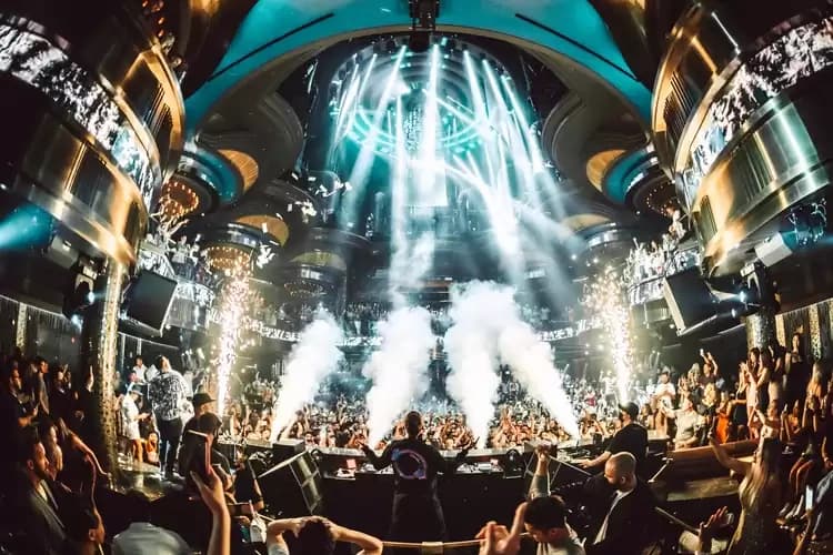Vegas Club Crawl: Nightlife Adventures with Las Vegas Epic Crawls