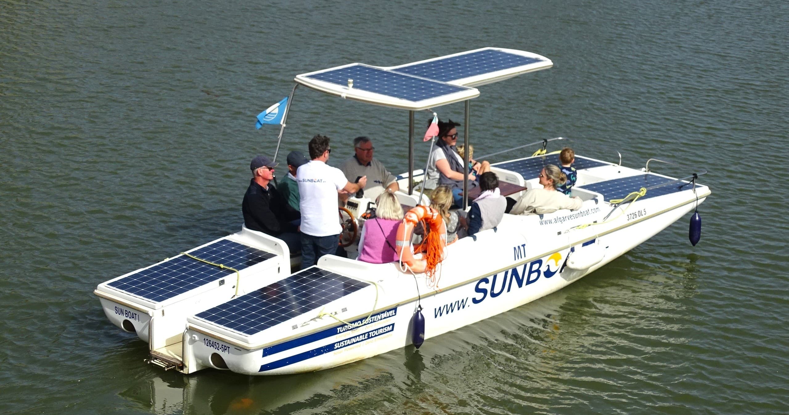 Discover the Rio Arade: Private Boat Tour from Portimão to Medieval Silves