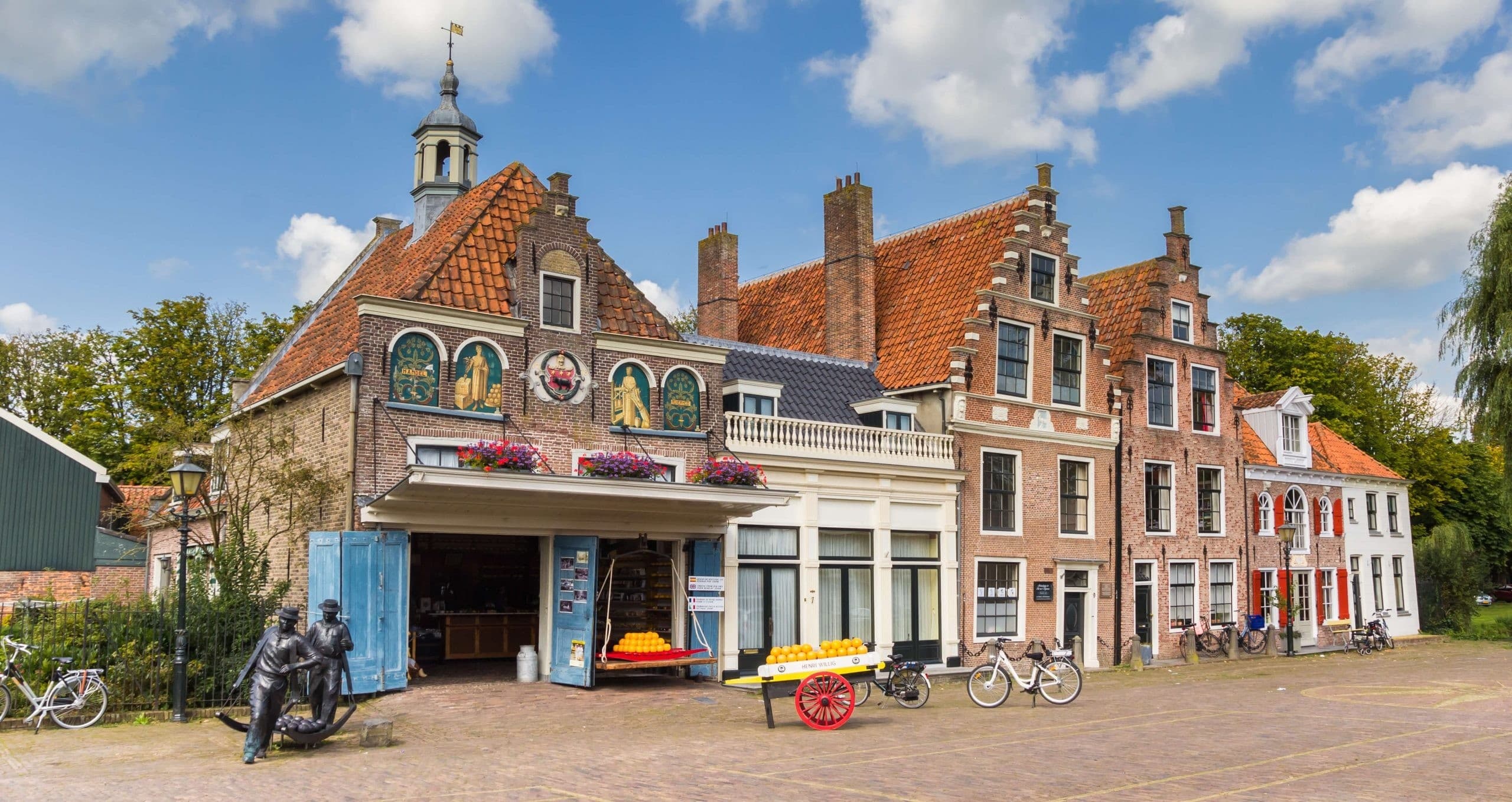Edam and Volendam Daytrip from Amsterdam: Cheese, Canals & Coastal Village Life photo 4