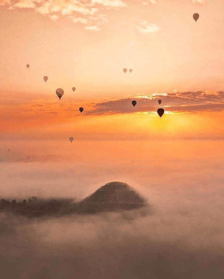 Sunrise Hot Air Balloon Experience Over Teotihuacán: Soar Above Ancient Pyramids at Dawn