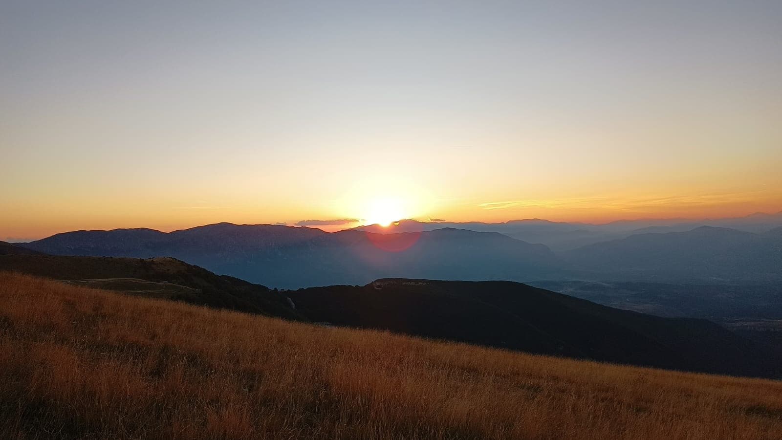 Sunset Hike to Rifugio Di Marco: Maielletta's Evening Walk in Parco Nazionale della Maiella