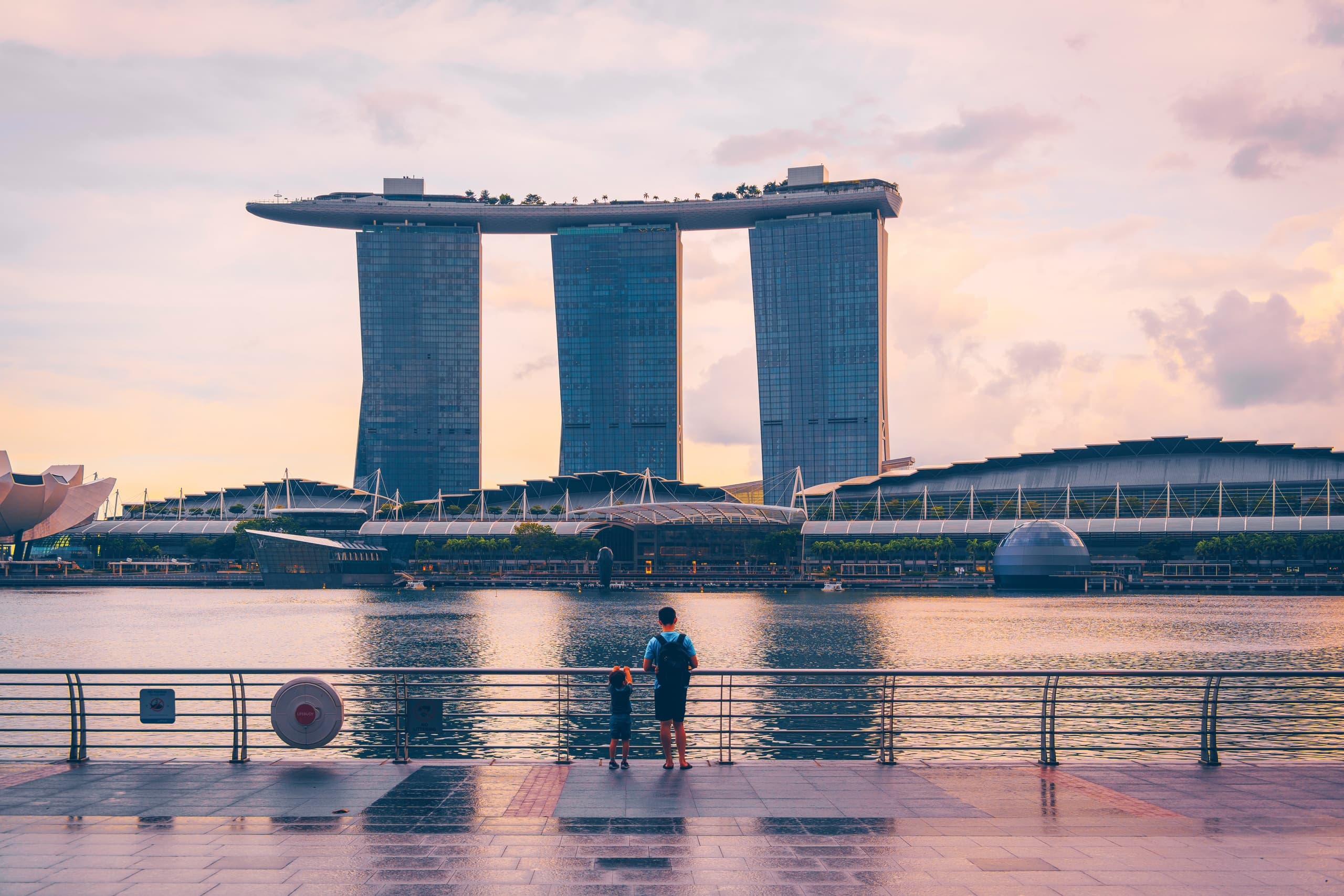Marina Bay Private Photoshoot: Helix Bridge, Supertrees & Merlion Portrait Session photo 3