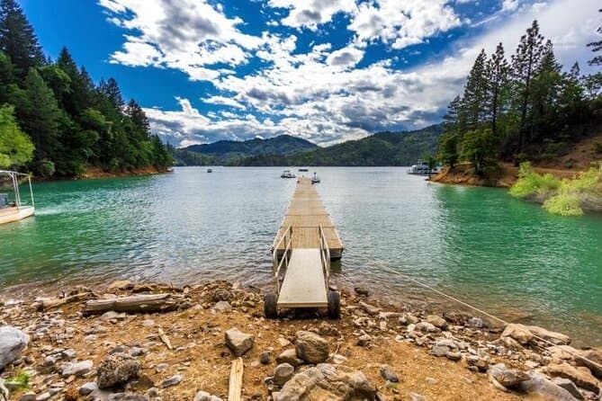 Pontoon Boat Rentals on Shasta Lake by Powersport Aqua