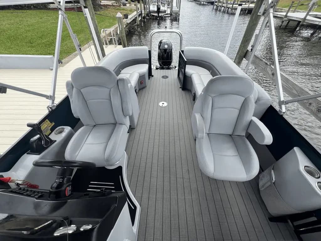 Cruise Cape Coral: 24' Bentley 243 Tritoon Pontoon Rental for Groups photo 4