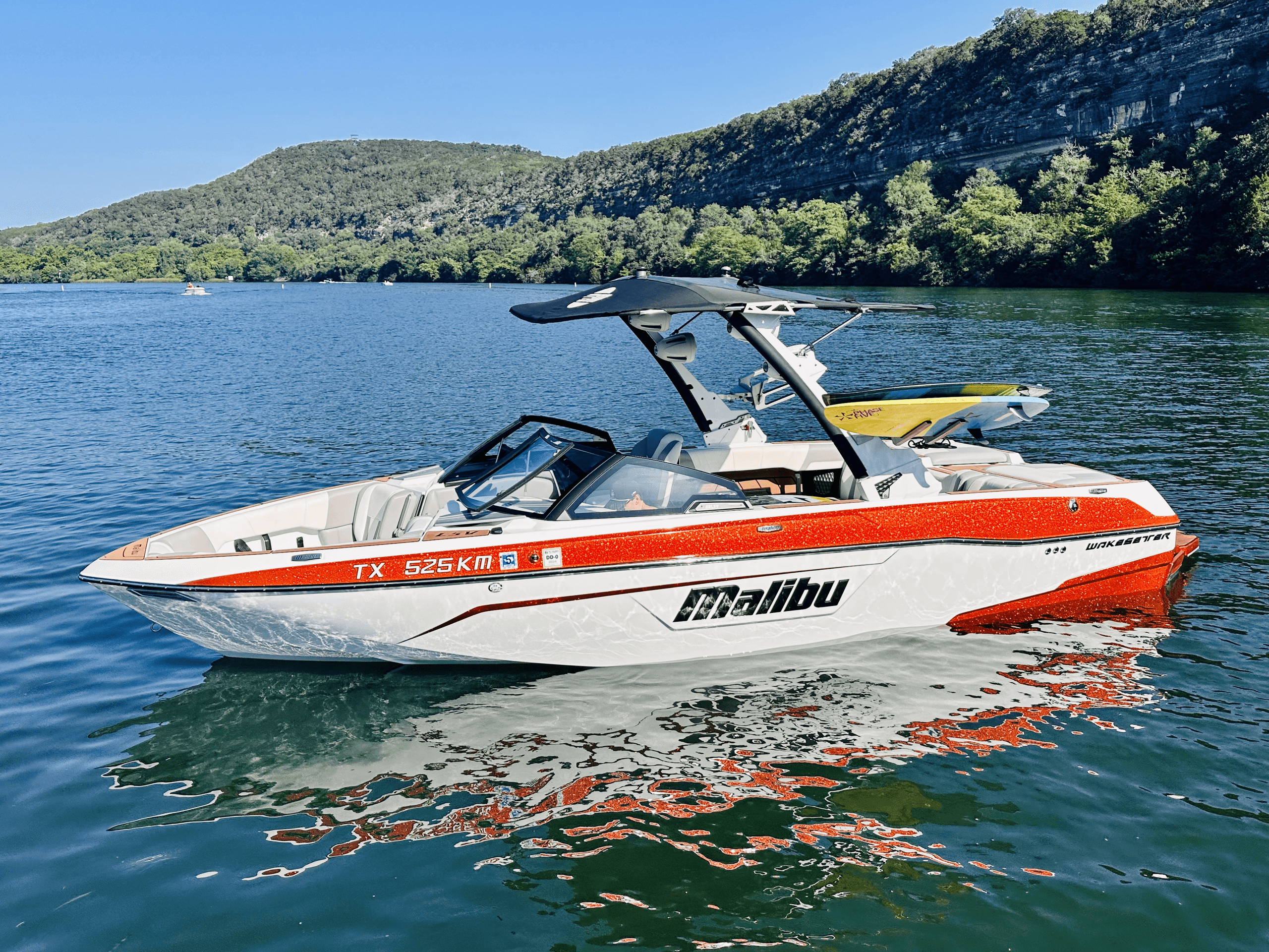 Explore Lake Austin with 2022 Malibu 23 LSV Rental