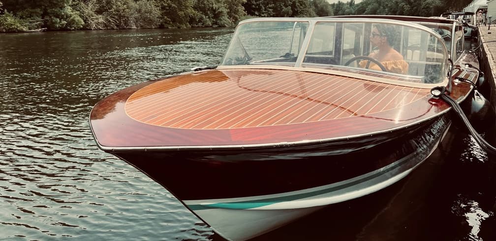 LUXE Film Boat Charter on the River Thames: Full-Day Film and TV Boat Hire in Reading