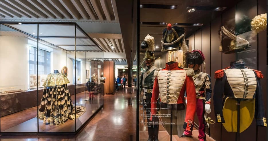 Historical War Museum Tour with Babylon Tours Paris