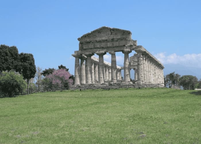 Adventure in Campania: Paestum and Angel Caves with Discovery Guided Tours
