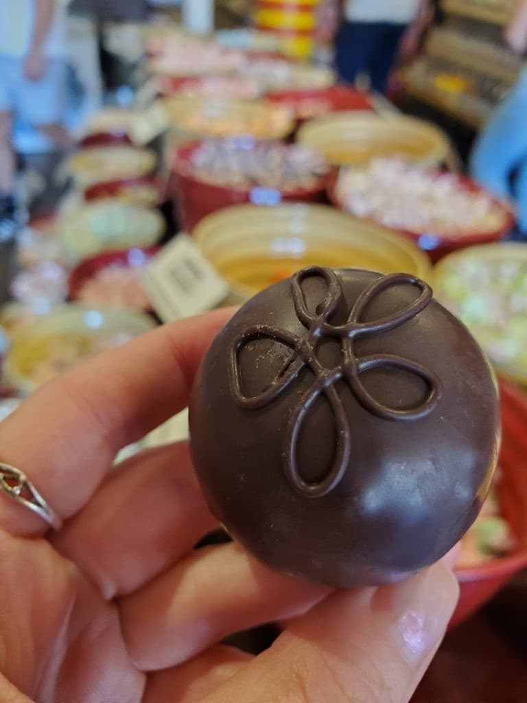 Comfort First Food Tour: A Slow Stroll Through Hyde Park’s Tastes and History photo 3