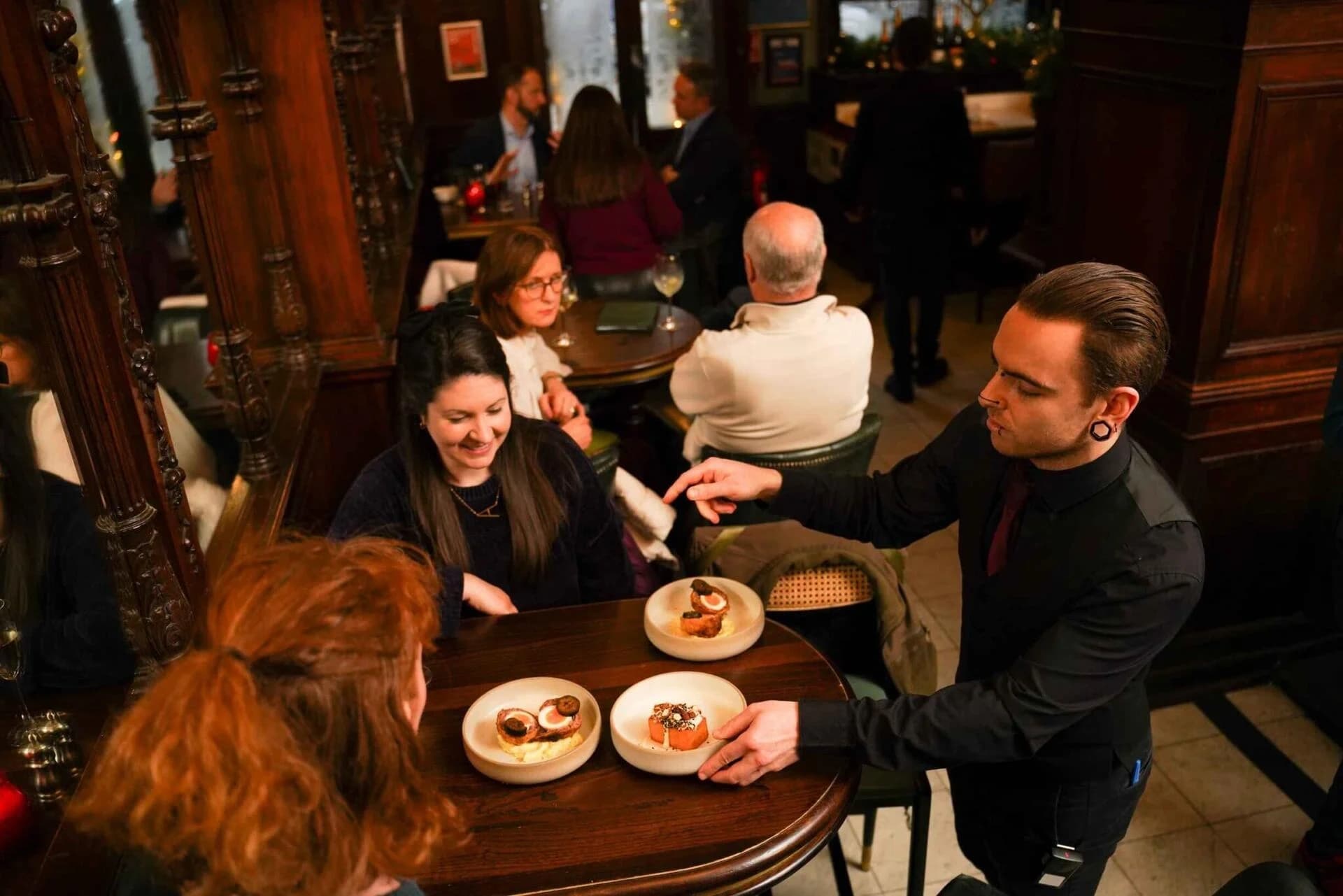 Food & Drinks Tour in Edinburgh with Eating Europe Edinburgh