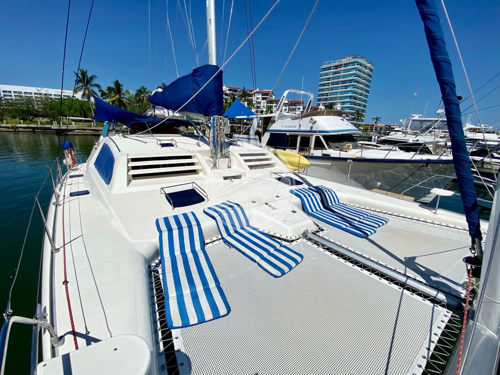 Boat Charters & Water Activities with Jet's Private Boat Tours & Charters
