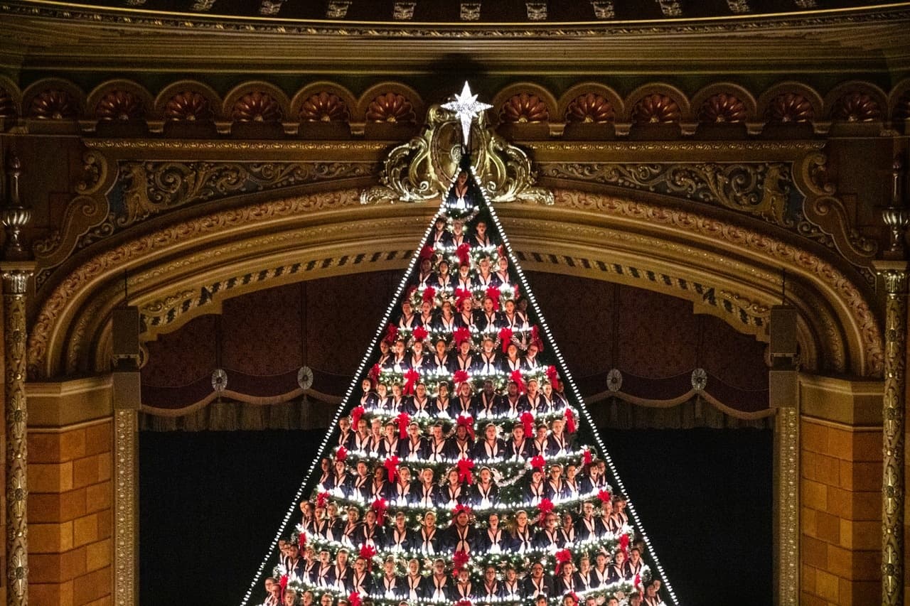 Experience the Magic of the Mona Shores Singing Christmas Tree in Michigan