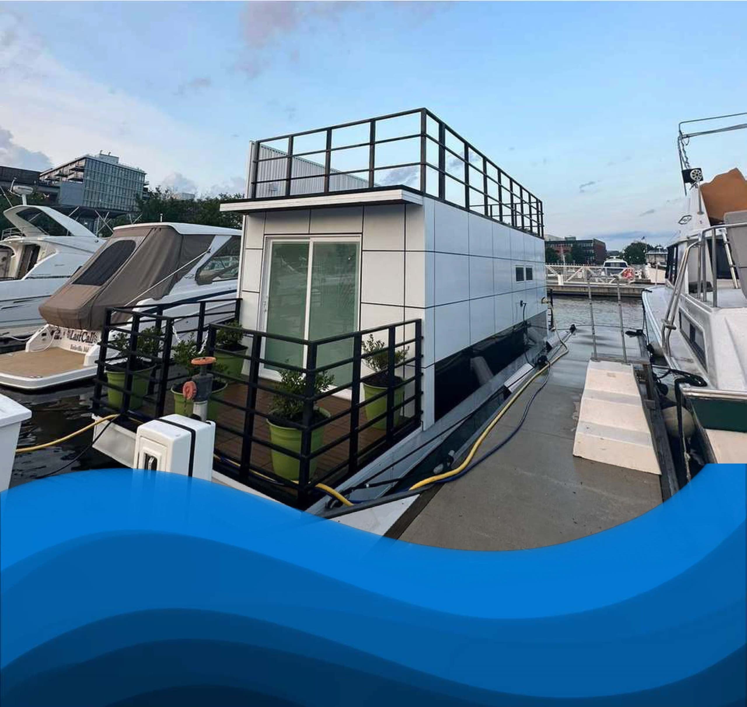 Overnight Luxury Houseboat Stays in New Buffalo, MI