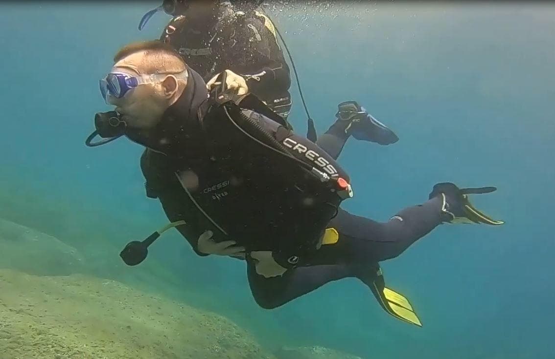 Water-Activities & Discover Diving from the boat