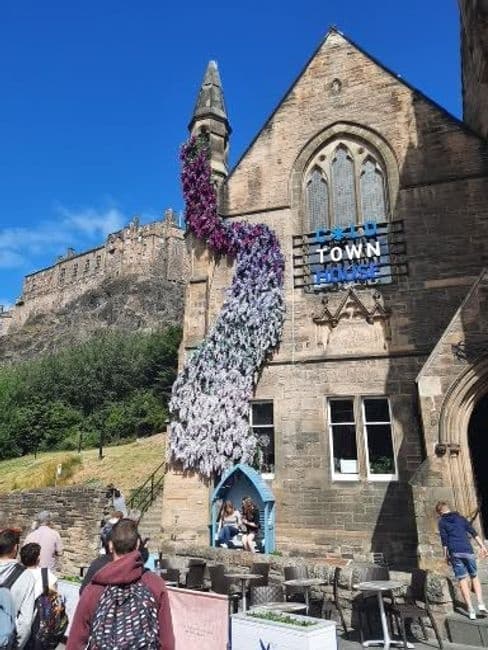 Walking Tour of Edinburgh's Old Town & Royal Mile with Love Scotland & Edinburgh Tours