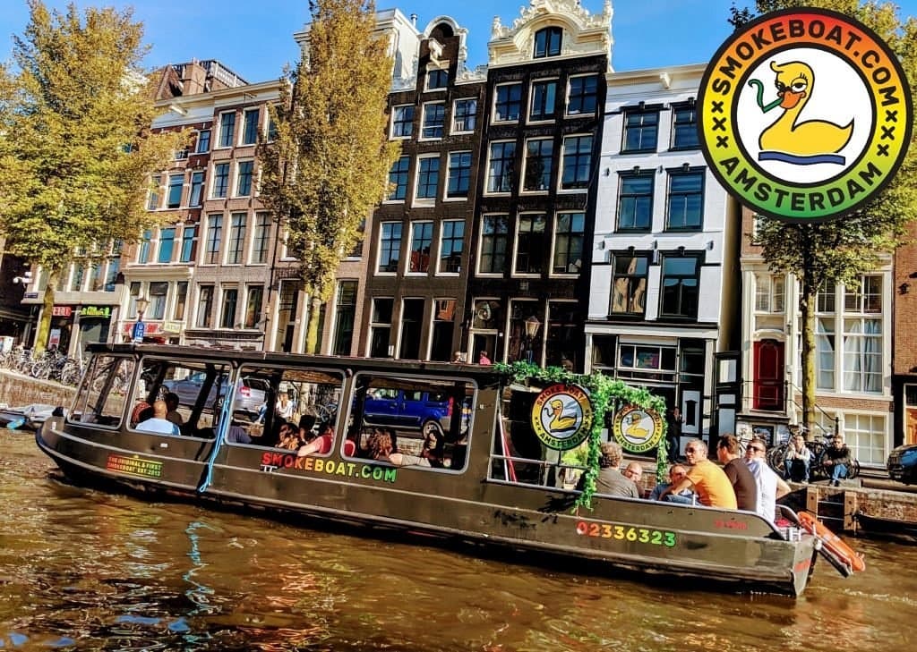Quiet Canals, Your Way: Smokeboat Budget Tour on Amsterdam’s Canal Ring