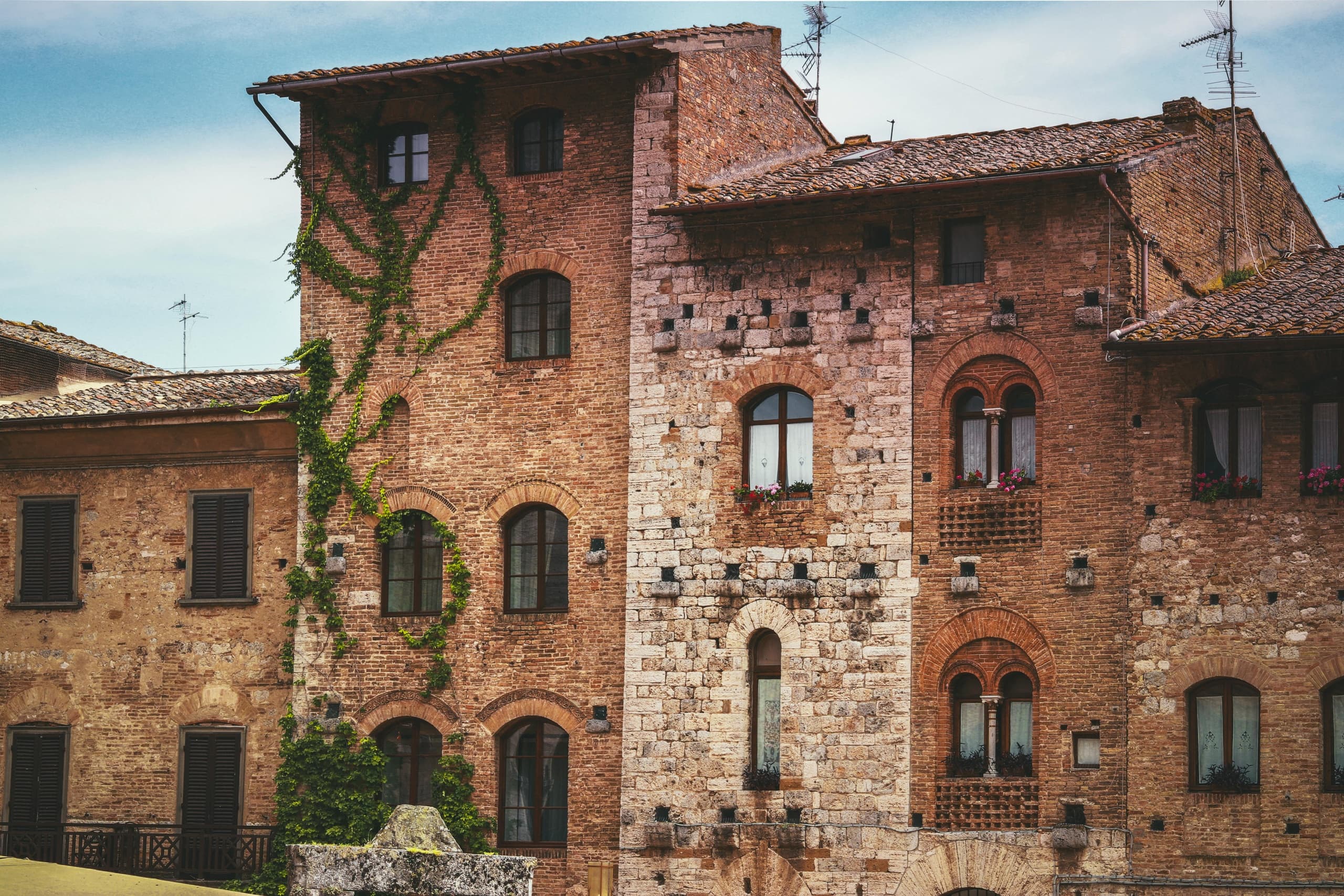 Descubre San Gimignano y sus vinos con un tour privado desde Florencia