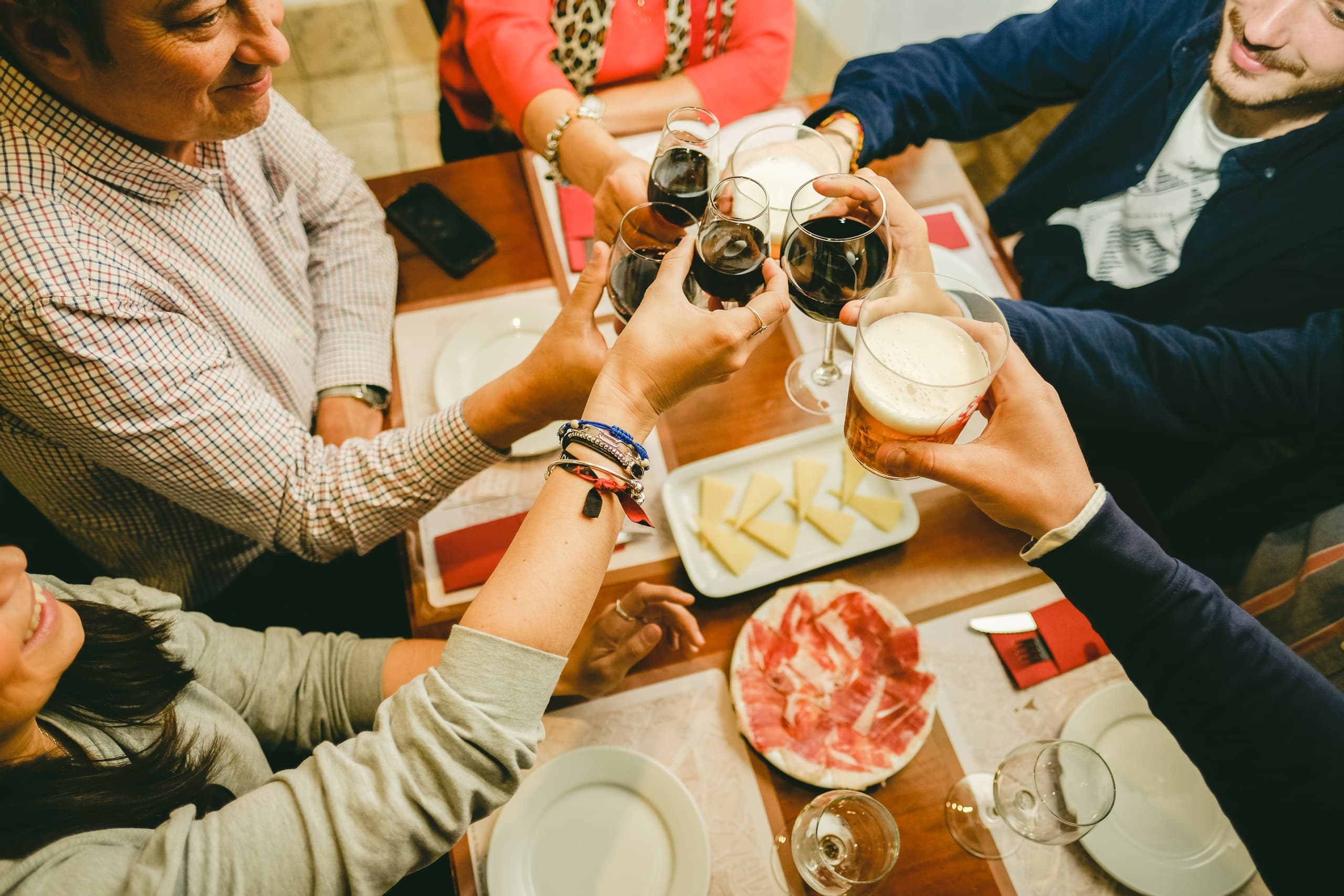Jewish Quarter Walking & Tapas with Seville Unique Experiences