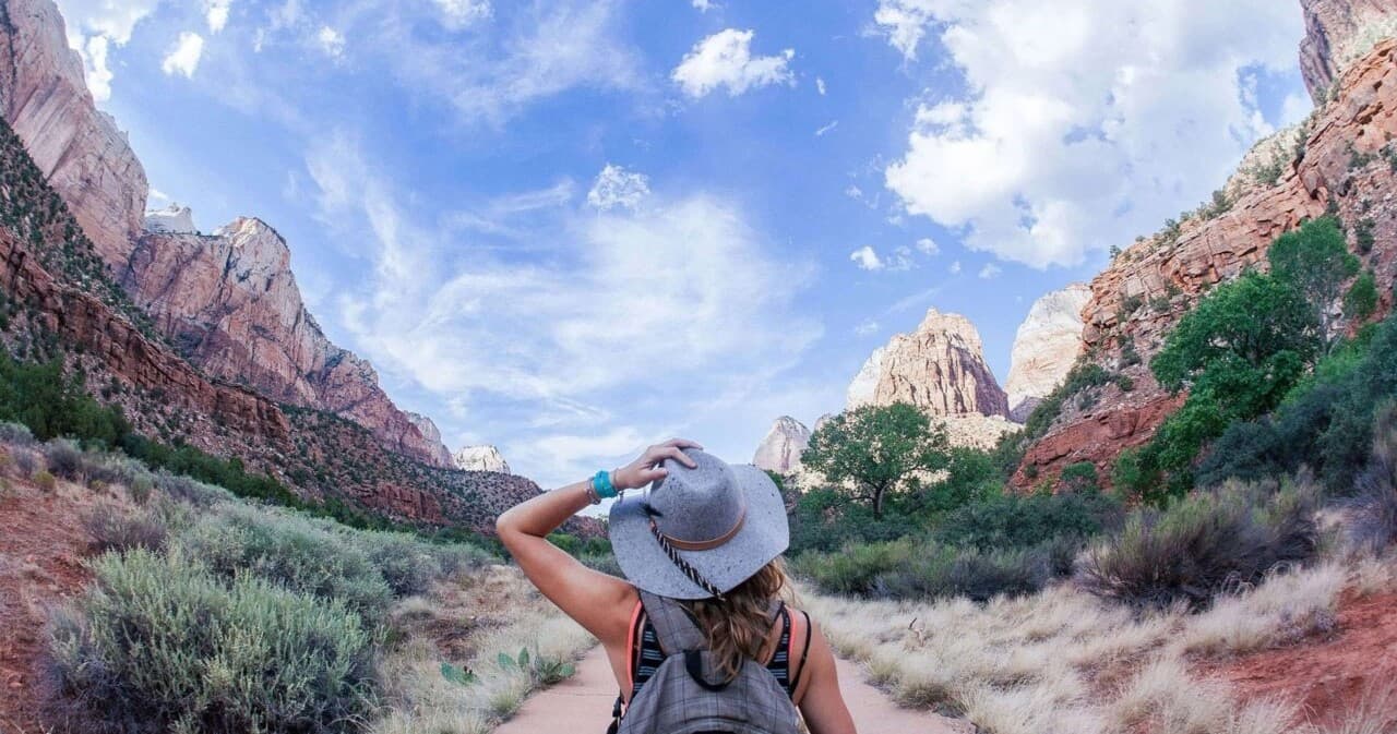Explore Dead Horse Point: Legends of the Lookout Scenic Half-Day Tour in Utah
