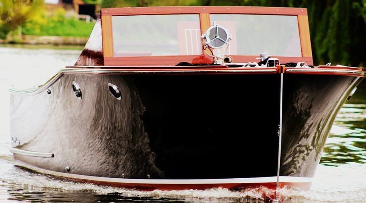 Casino Royale Filming Charter: Full-Day Thames Boat Hire by LUXE