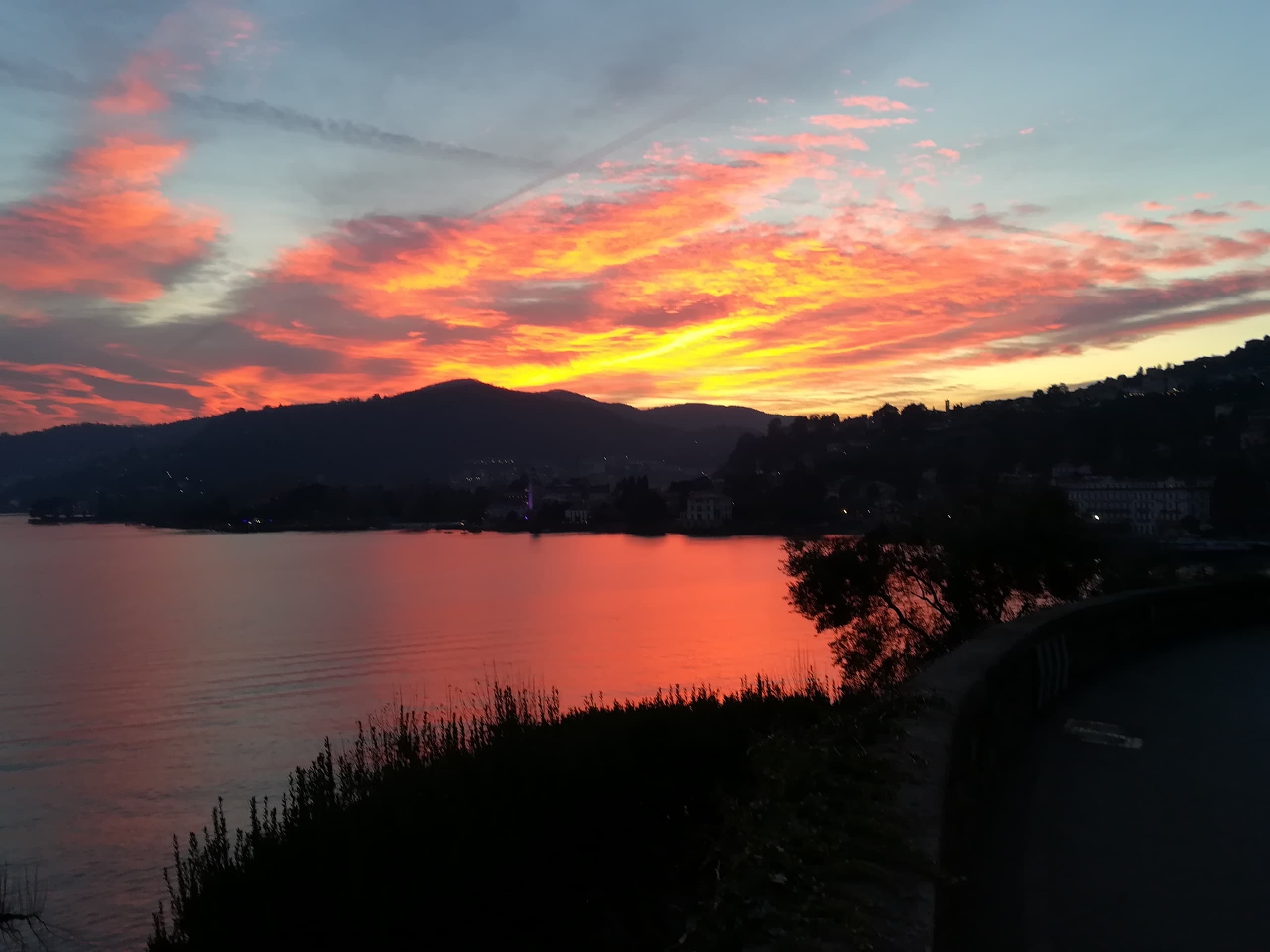 Lake Como Boat and Dinner Tour by Como Blue Lake