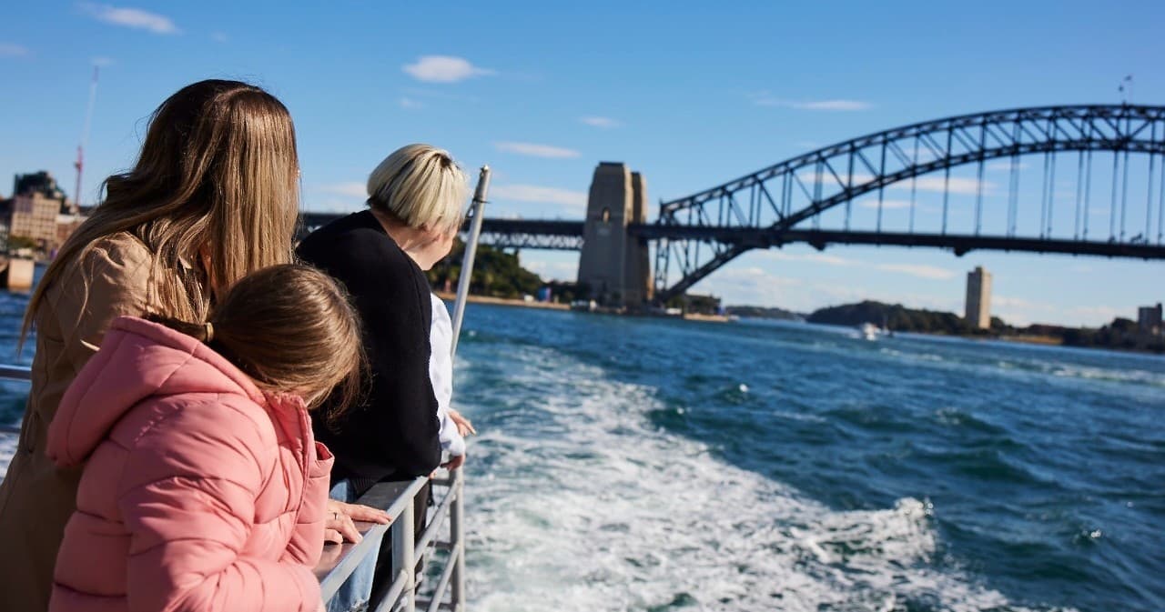 Sydney Harbour Dinner Cruise: Evening Boat Dining Experience