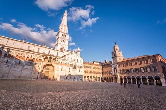 Modena Private Walking Tour with Bologna Tour