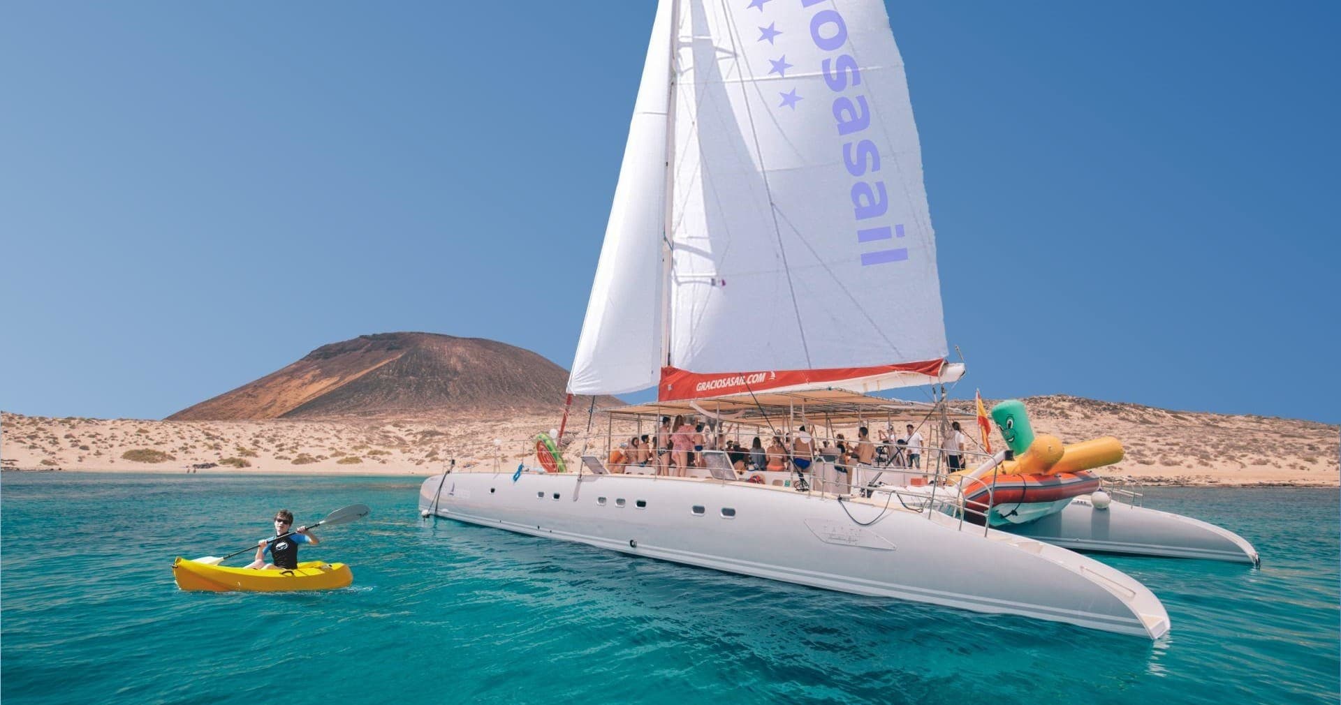 Coast 2 Coast: LagOmar, Jardín de Cactus & La Graciosa Day Trip from Lanzarote