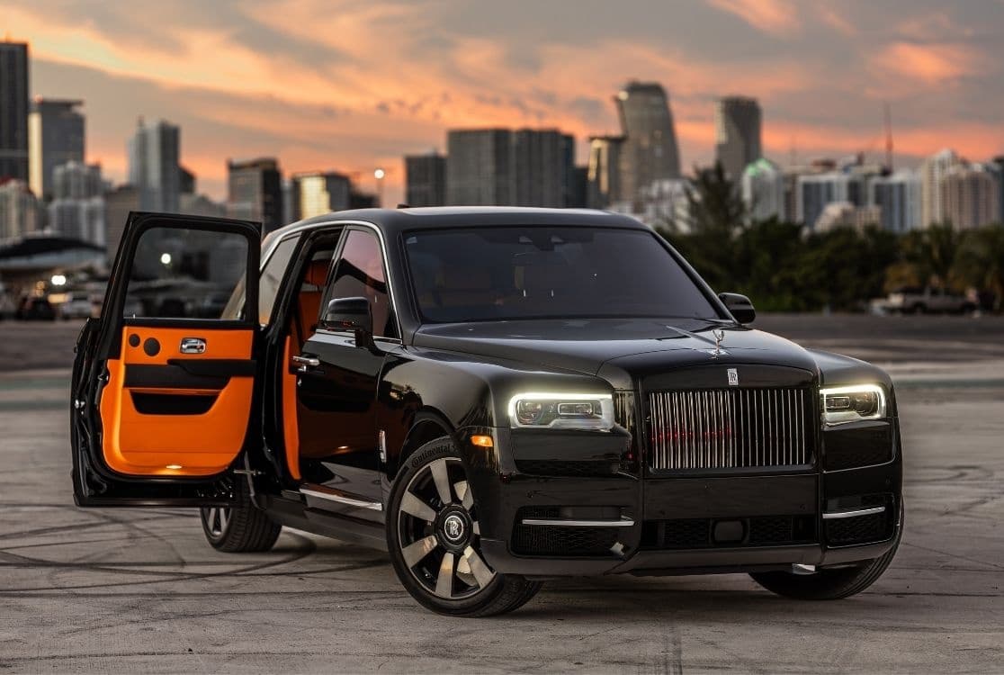 Rolls-Royce Cullinan Black in Miami Beach — 24-Hour Doorstep Delivery & Coastal Cruising