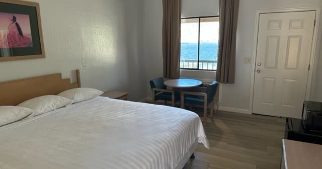 Waterfront Lakeside Retreat at Apache Lake Marina & Resort