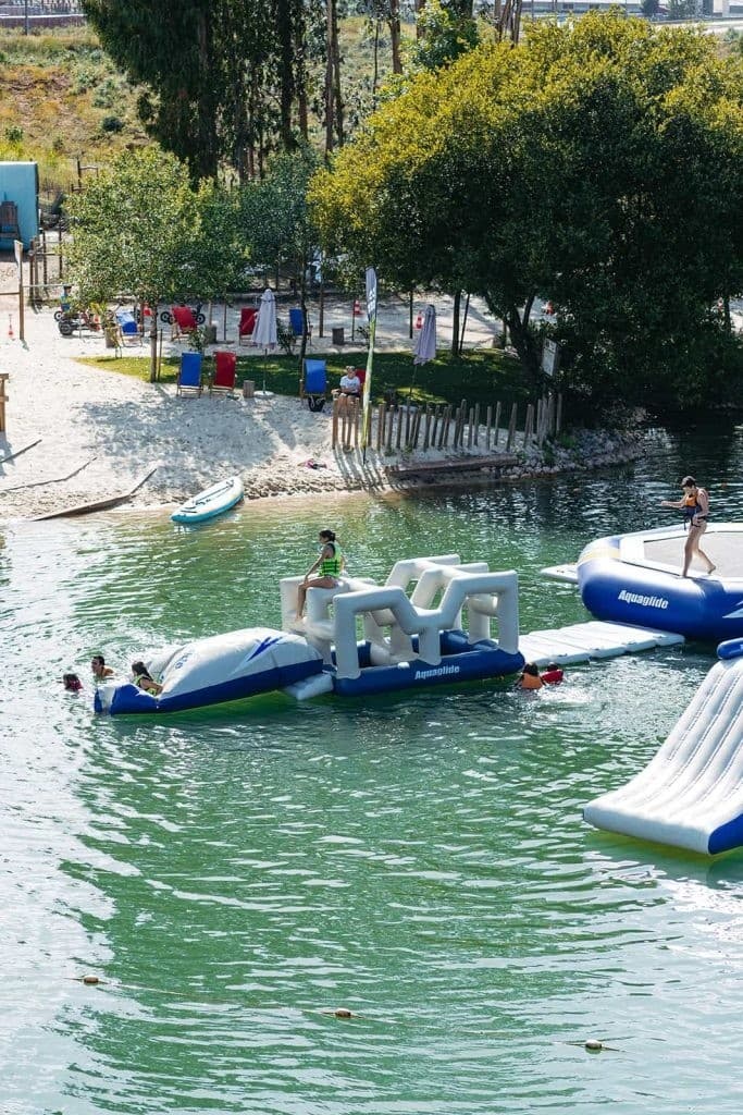 Insuflável Aquático — Inflatable Water Course in Campelos, Lisboa photo 1