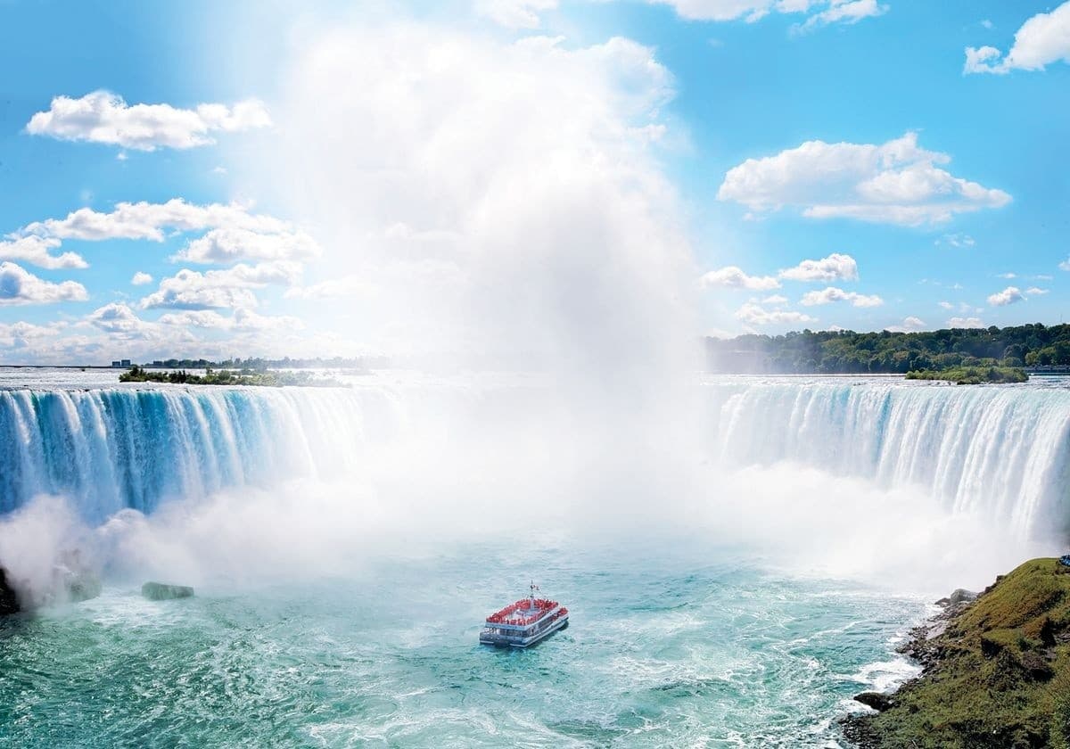 Niagara Falls After Dark: Evening Lights Tour with Fallsview Dinner and Hornblower Cruise photo 2