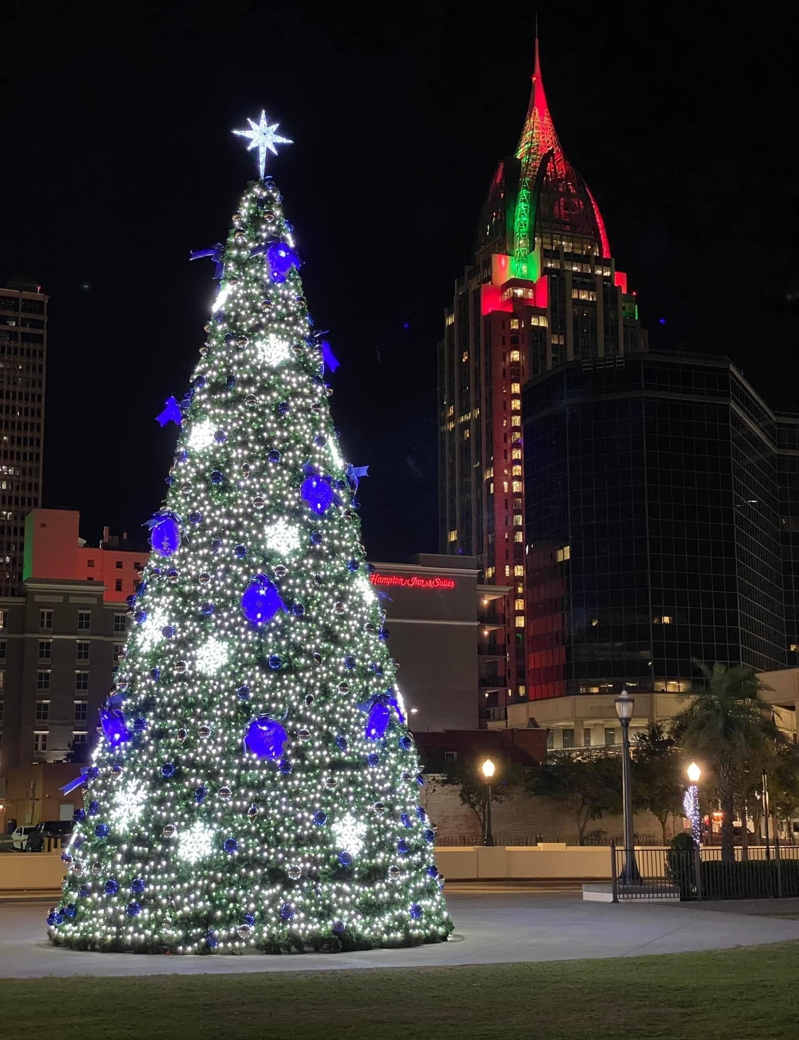 Holiday Lights and Bites Tour in Downtown Mobile: Festive Food, Cocktails & Seasonal Strolls