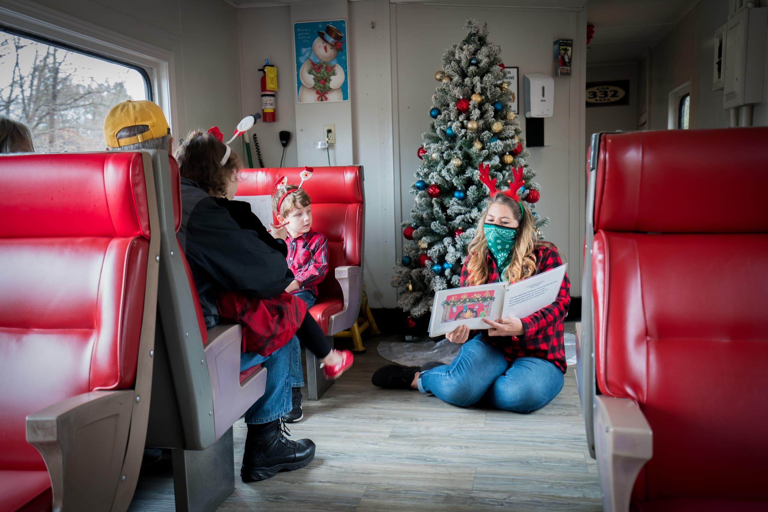 Blue Ridge Holiday Train Ride: 4-Hour Closed Coach with Santa and Hot Chocolate photo 3