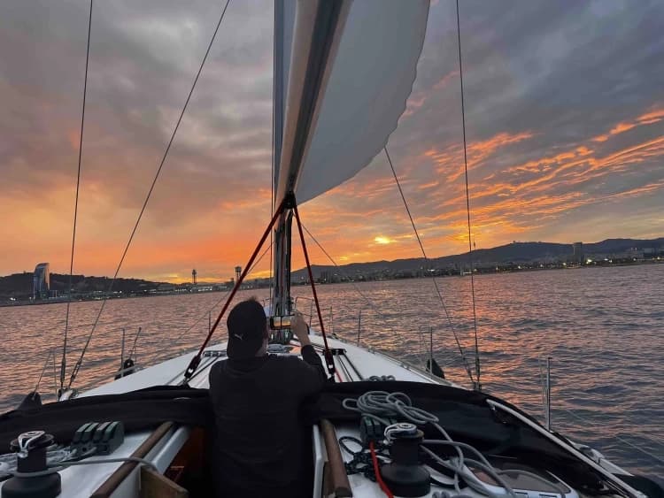 Barcelona Sunset Sailing: Romantic Velero Cruise from Moll de la Marina