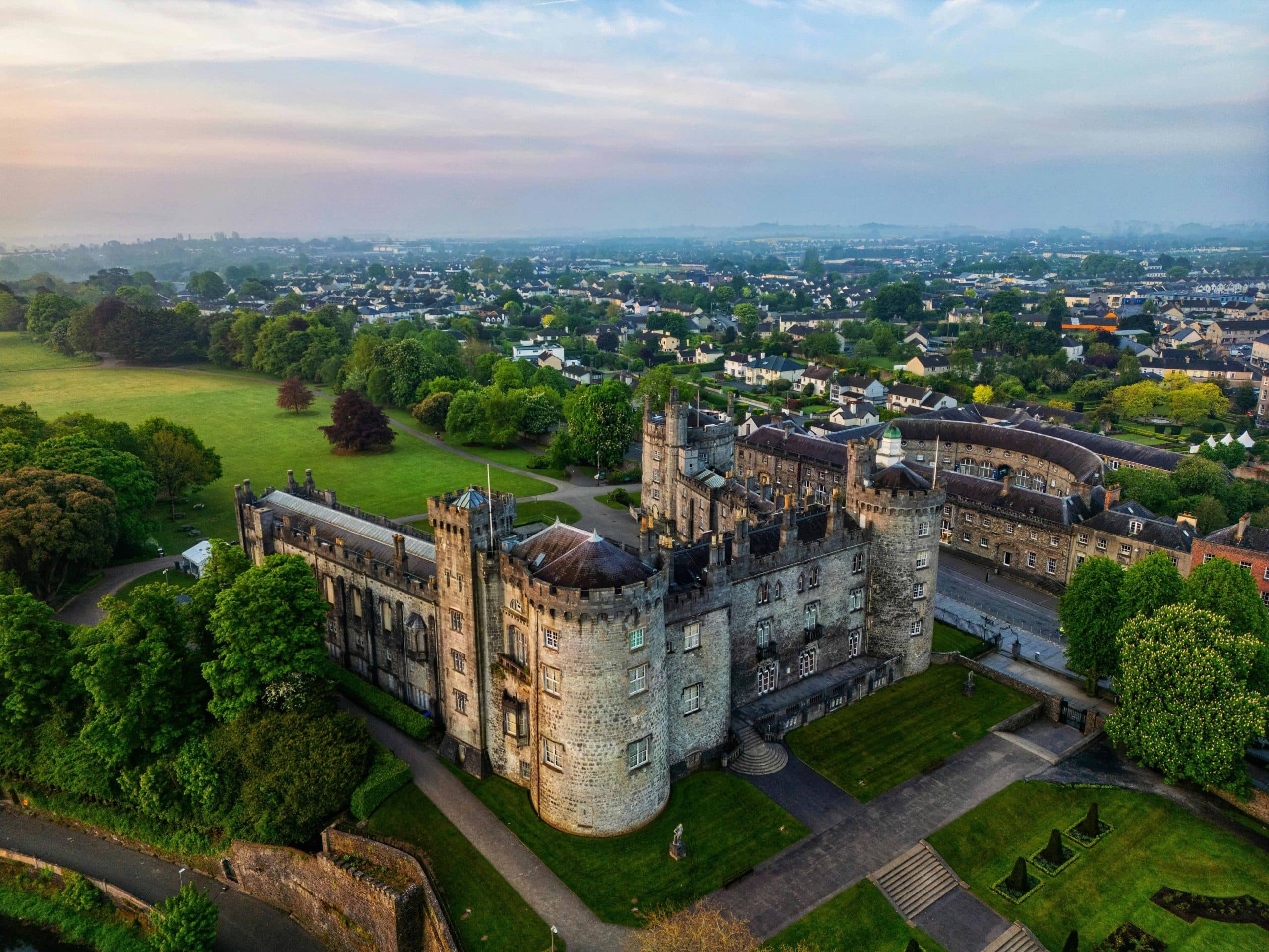 Kilkenny Day Trip From Dublin: Medieval Castle, River Nore & Student-Friendly Coach Tours