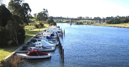 Water Activities & Nicholson River Pontoon Boat Hire: Gippsland Lakes Adventure