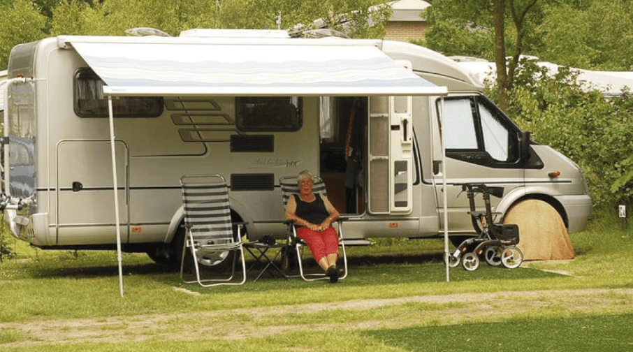 Lakeside Comfort at Campsite on Lake Ravil — Hot Showers & Solo Pitch