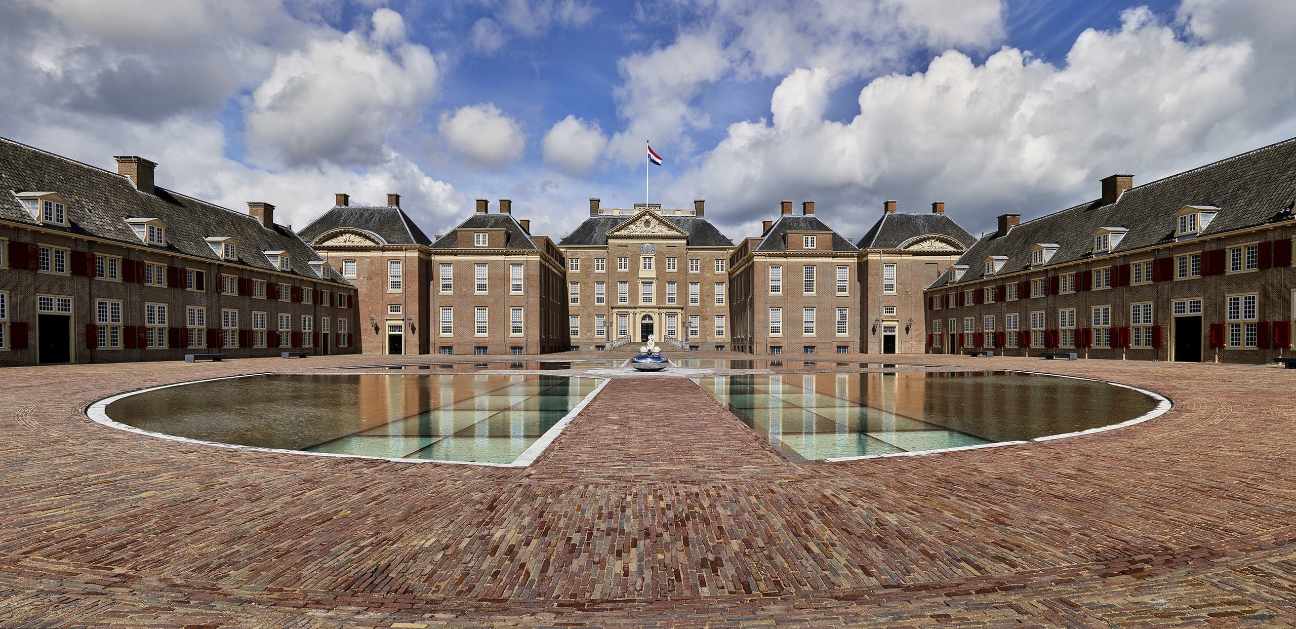 Royal Palaces and Tulip Seas: Private Het Loo Tour from Amsterdam photo 4