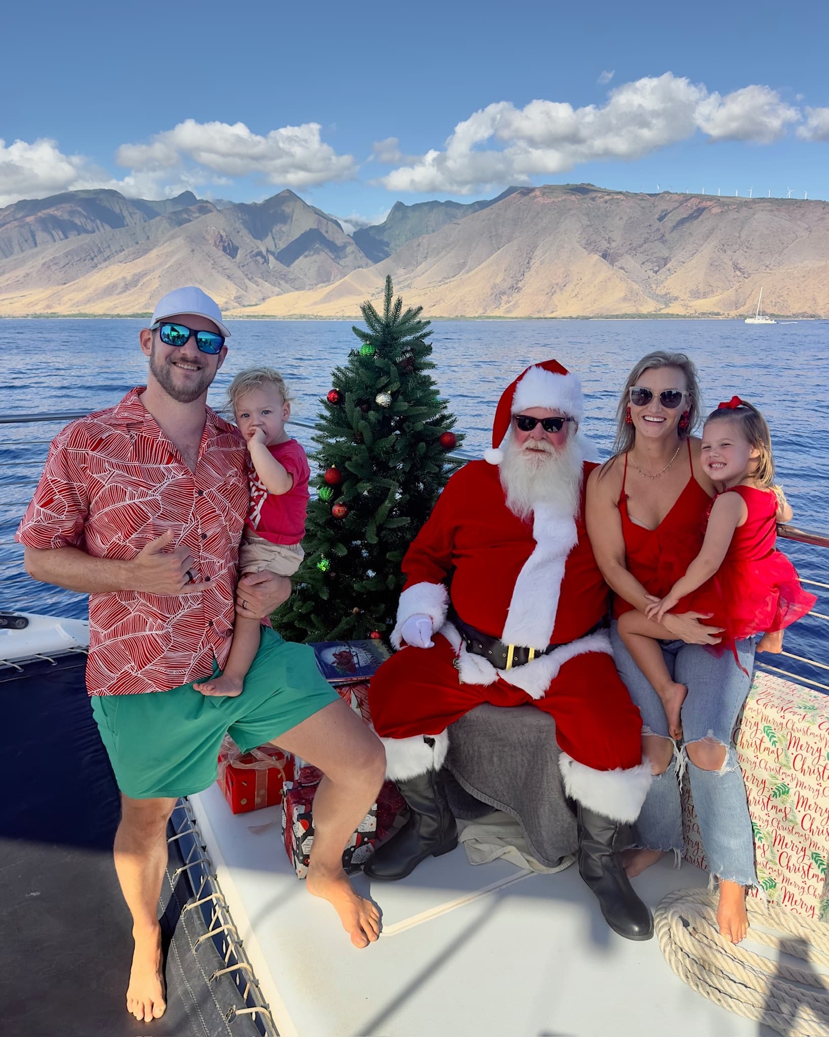 Holiday Santa Sail in Maalaea Harbor: Whale-Watching Christmas Cruise on the Alii Nui